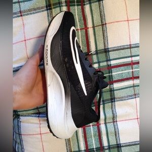Nike ZoomX Fly 5 - size 8.5 mens